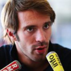 Vergne atiende a los medios a su llegada a Corea