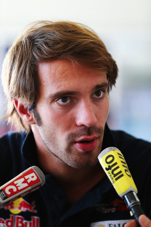 Vergne atiende a los medios a su llegada a Corea