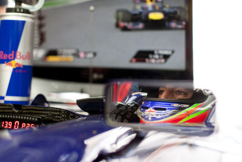 Daniel Ricciardo observa la acción desde su habitáculo