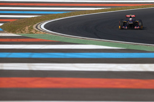 Jean-Eric Vergne en su Toro Rosso durante los libres