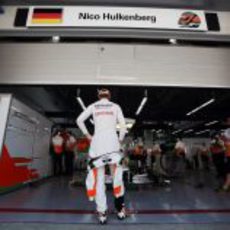 Nico Hülkenberg domina su box