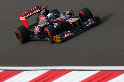 Daniel Ricciardo exprime sus neumáticos superblandos en Corea