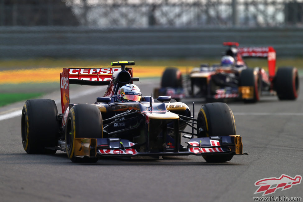 Vergne, por delante de Ricciardo durante la carrera de Corea