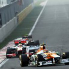 Nico Hülkenberg supera a Lewis Hamilton