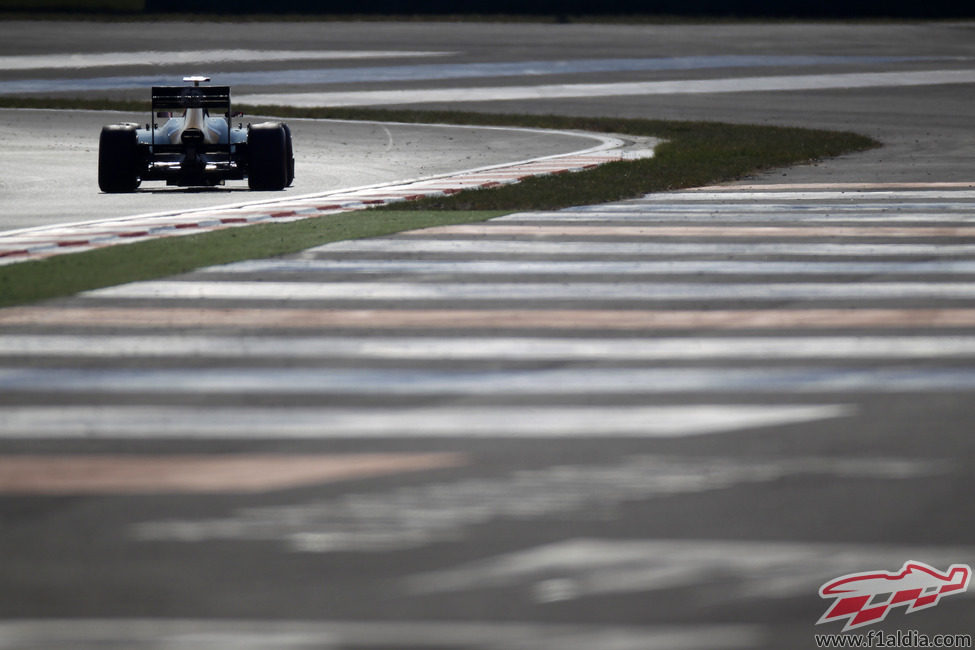 Un Caterham rodando en el circuito de Yeongam