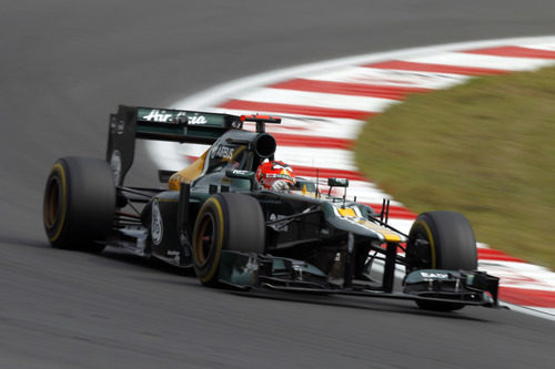 Heikki Kovalainen pilota con los neumáticos blandos en Corea