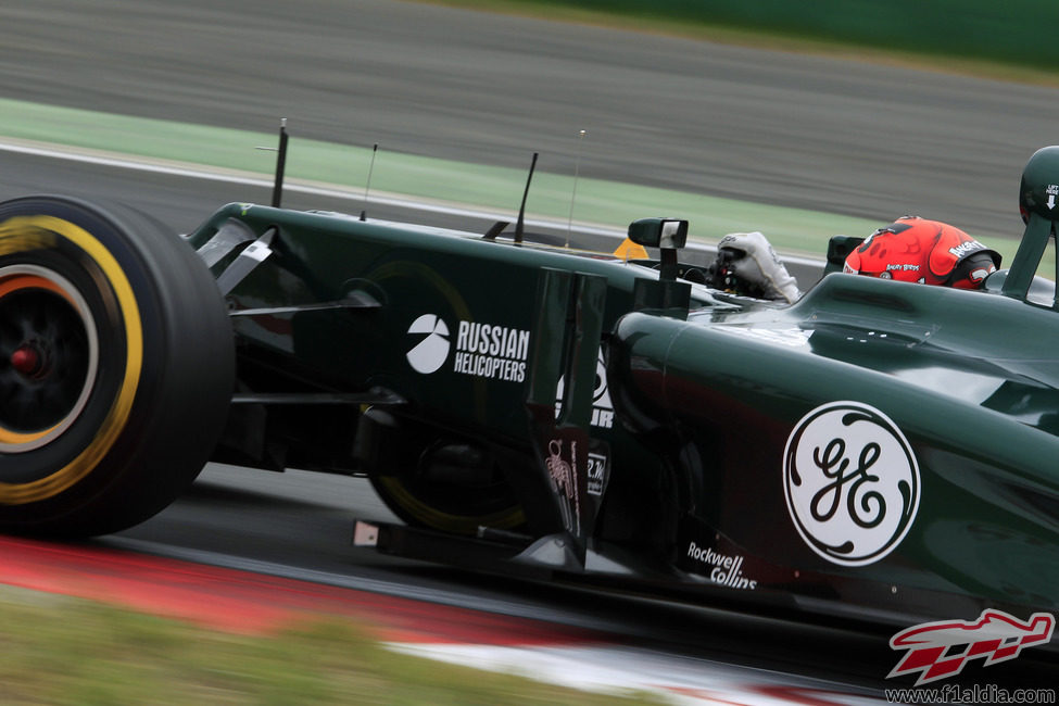 Heikki Kovalainen pilotanod su Caterham durante la clasificación