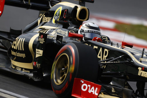 Kimi Räikkönen con neumáticos superblandos en su Lotus E20