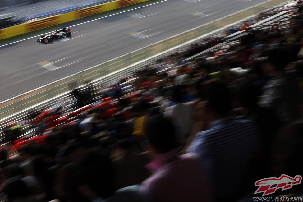 Romain Grosjean pasa por la recta de meta del circuito de Yeongam