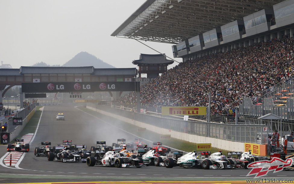 Intensa salida del Gran Premio de Corea