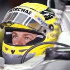 Nico Rosberg, tranquilo en su box