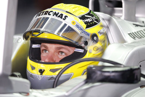 Nico Rosberg, tranquilo en su box