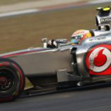 Lewis Hamilton pilota con superblandos en Corea 2012