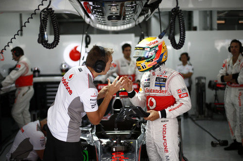 Últimas indicaciones para Lewis Hamilton antes de salir a la pista