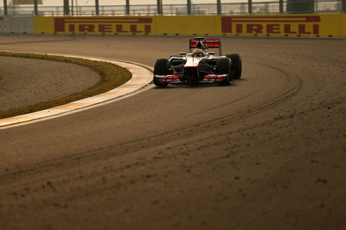 Lewis Hamilton bajo el atardecer en Corea del Sur