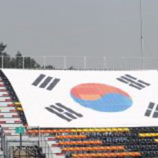 Bandera de Corea del Sur en las gradas del circuito