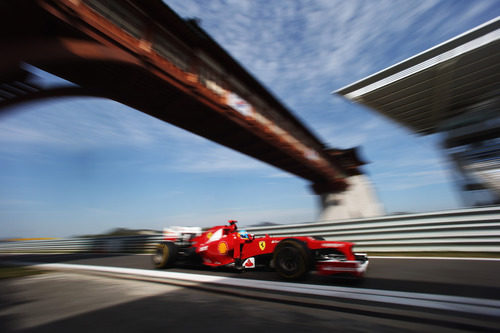 Fernando Alonso entra a boxes en Corea 2012