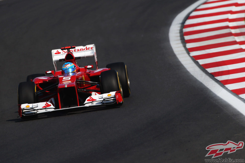 Alonso rueda en los libres del GP de Corea 2012