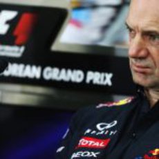 Adrian Newey en la rueda de prensa de la FIA del viernes en Corea