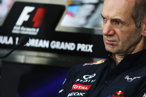 Adrian Newey en la rueda de prensa de la FIA del viernes en Corea