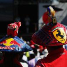 Aficionados de Red Bull y Ferrari juntos en Japón