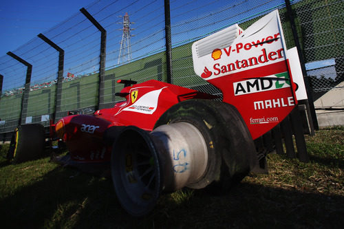 Neumático desllantado del Ferrari de Alonso en Japón