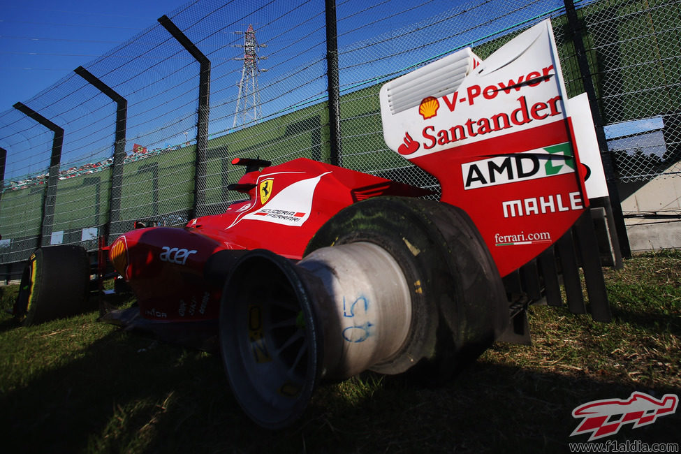 Neumático desllantado del Ferrari de Alonso en Japón