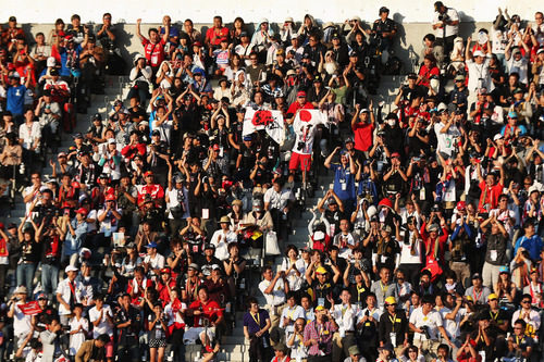 Gradas llenas de afición en el GP de Japón 2012