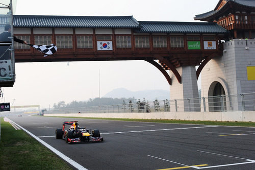 Bandera a cuadros para Sebastian Vettel en el GP de Corea 2012
