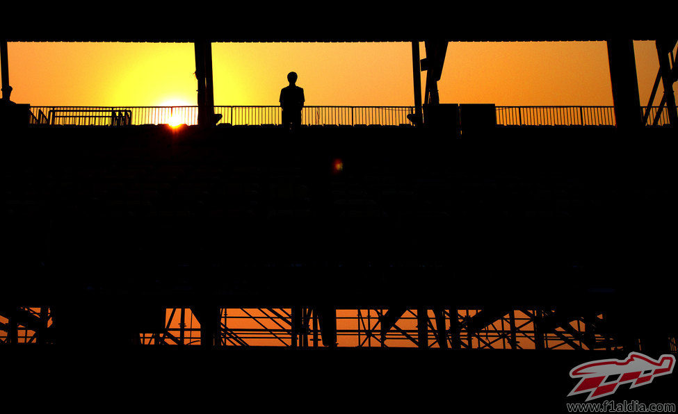 El sol se pone el circuito de Buddh