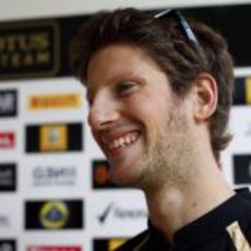 Romain Grosjean sonríe en India