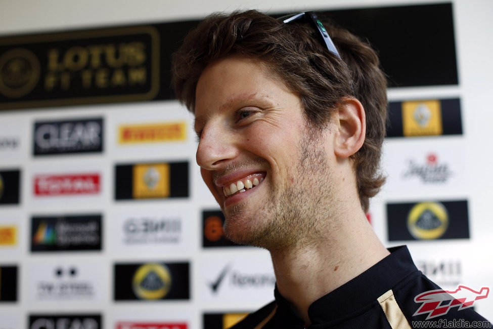 Romain Grosjean sonríe en India