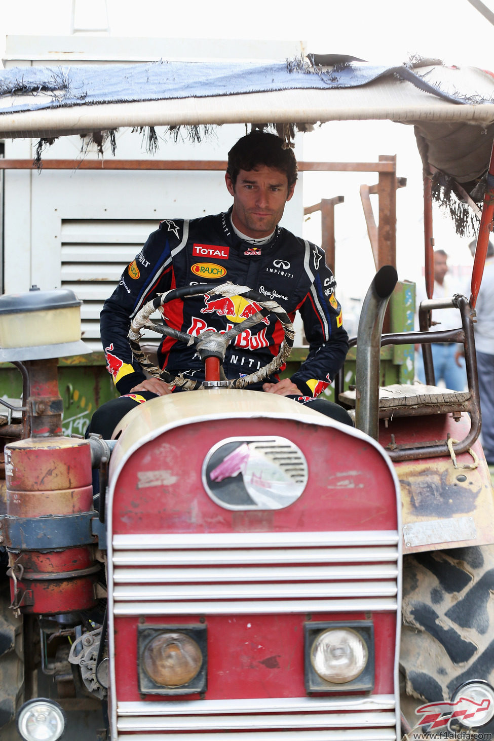 Mark Webber prueba su nuevo monoplaza para India