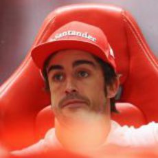 Cara de resignación en Fernando Alonso