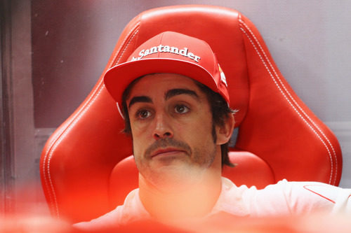 Cara de resignación en Fernando Alonso