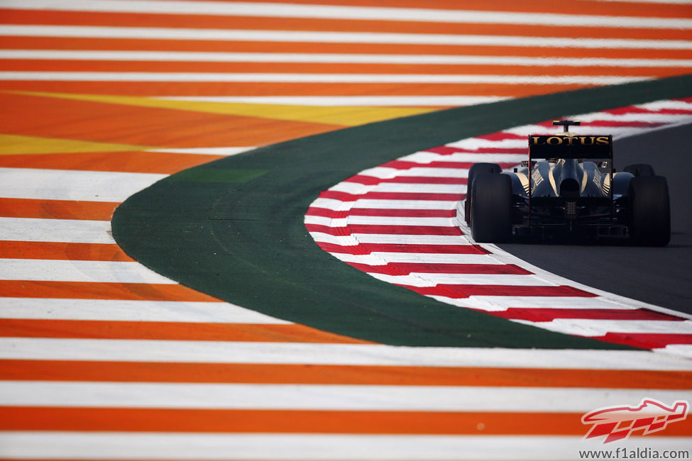 Grosjean rueda en los libres de India 2012