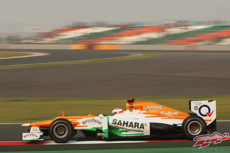 Paul di Resta tuvo un pinchazo en los Libres 2 del GP de India 2012