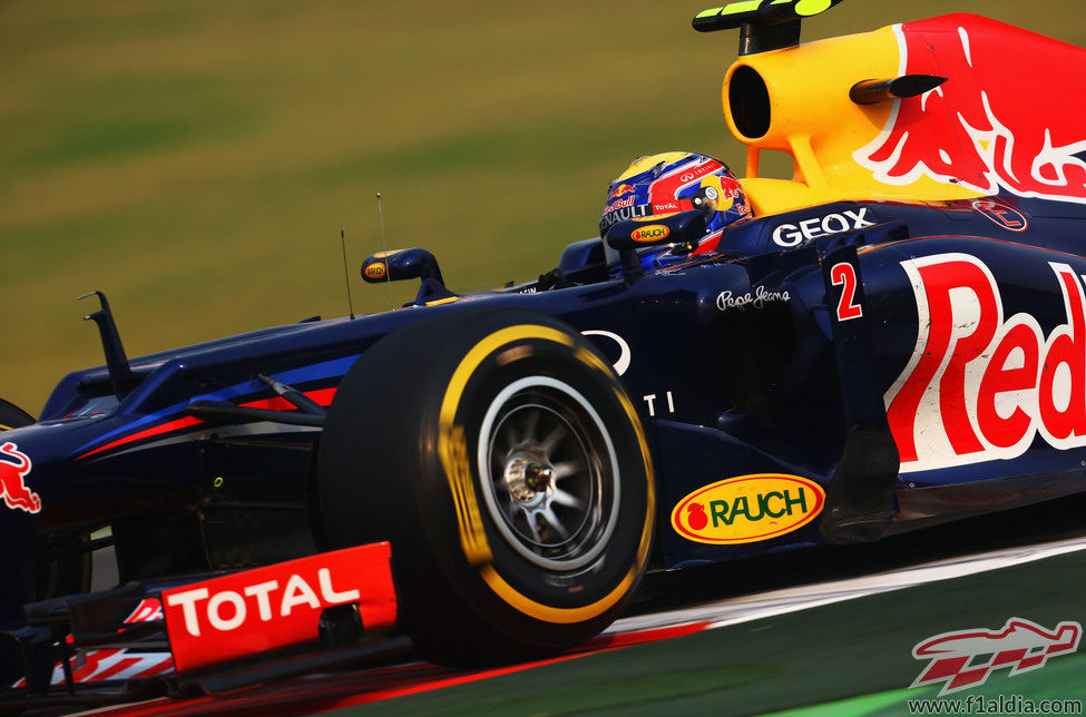 Mark Webber exprime el RB8 en India