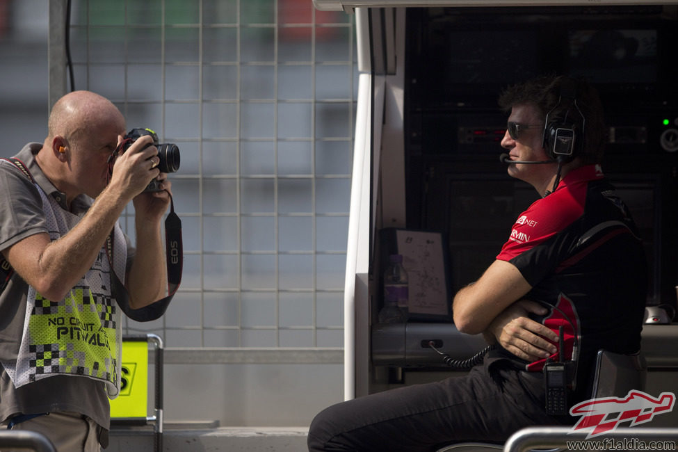 Graeme Lowdon, director ejecutivo de Marussia, posando