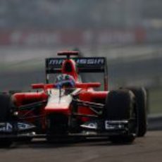 Timo Glock rueda en el Gran Premio de India