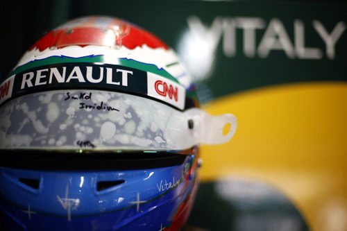 El casco de Vitaly Petrov