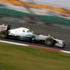 Nico Rosberg a bordo de su Mercedes en el circuito de India