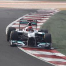 Michael Schumacher con el DRS abierto en el circuito de India