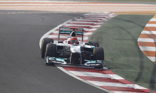 Michael Schumacher con el DRS abierto en el circuito de India