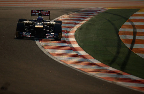 Daniel Ricciardo pilota en el Buddh International Circuit