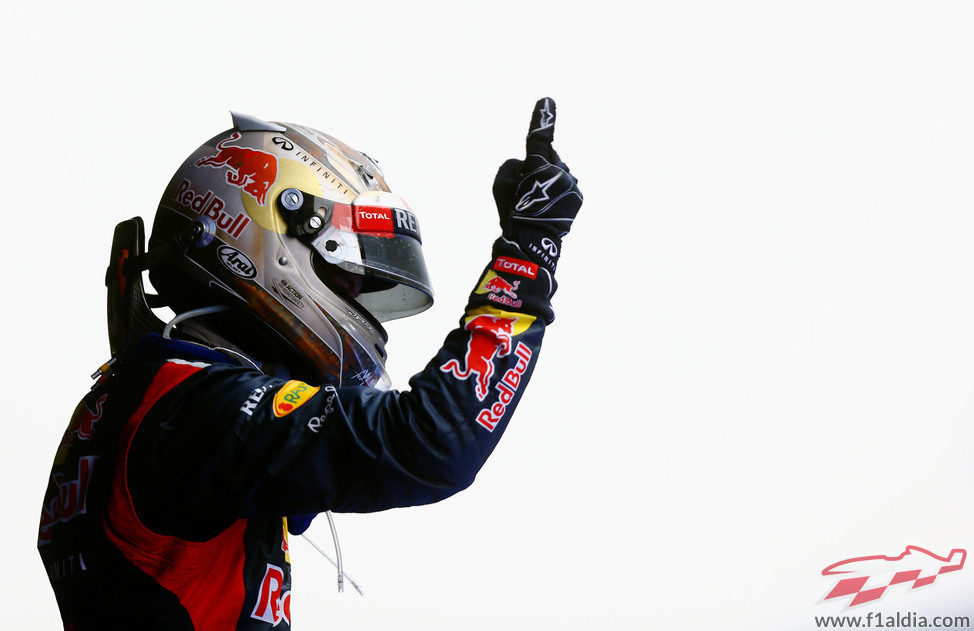 Sebastian Vettel y su dedo dominan en India 2012