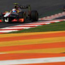 Narain Karthikeyan, a punto de ser doblado por Romain Grosjean