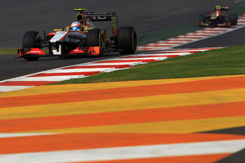 Narain Karthikeyan, a punto de ser doblado por Romain Grosjean