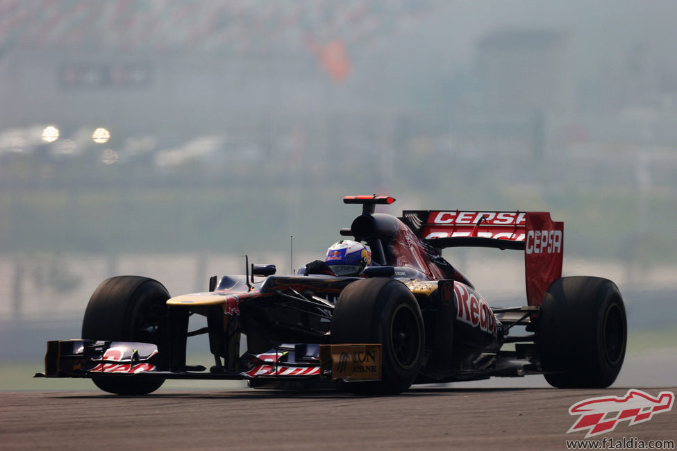 Daniel Ricciardo pasó a la Q2 en la clasificación de Indiaq