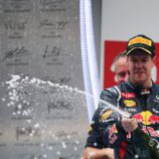 Sebastian Vettel gana por cuarta vez consecutiva